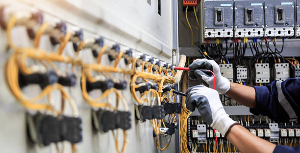 Professional Electrician technician working in Monticello, UT